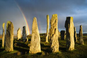 Regenbogen über dem Steinkreis von Callanish