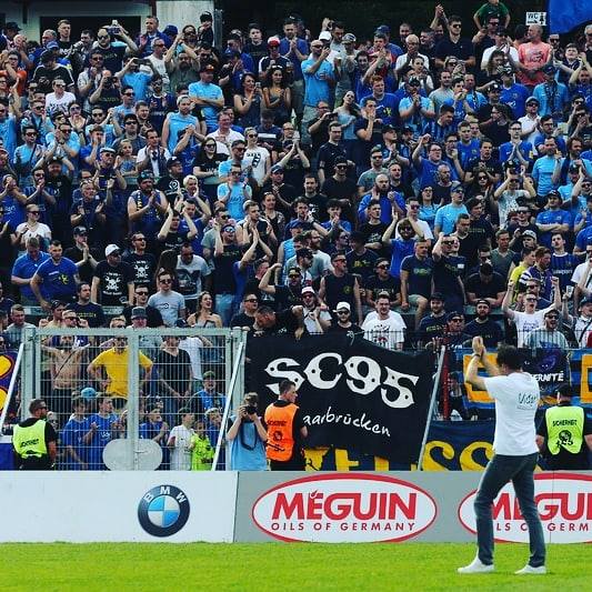 Dirk Lottner vor den Fans