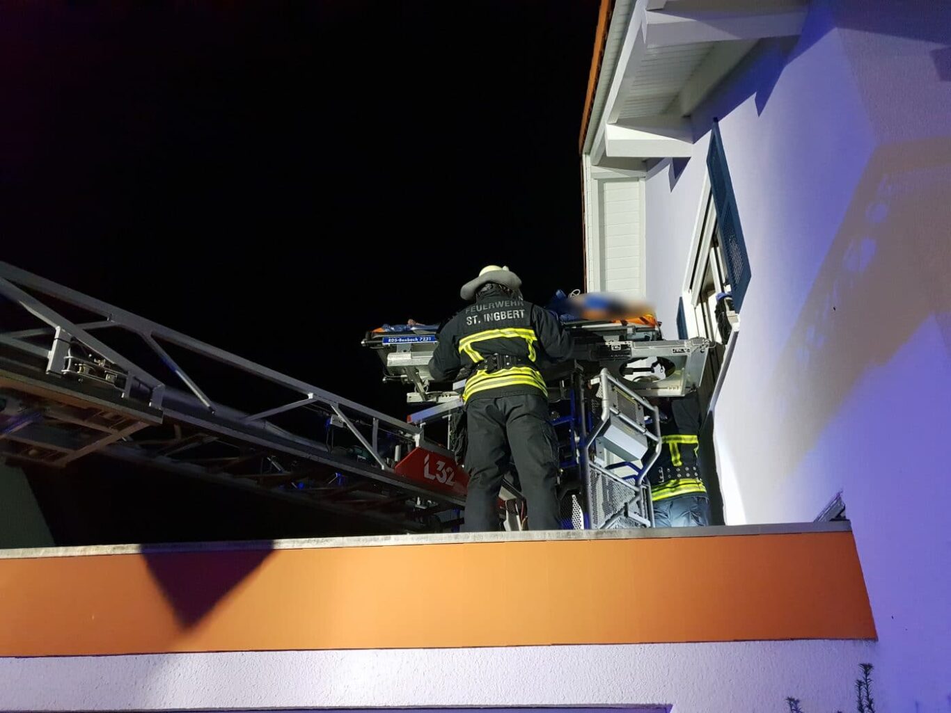 Rettung per Drehleiter | Bild: Markus Zintel / Feuerwehr St. Ingbert