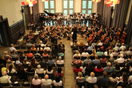 Das Orchester bei einem Konzert in der Aula | Bild: Sascha Vogelgesang