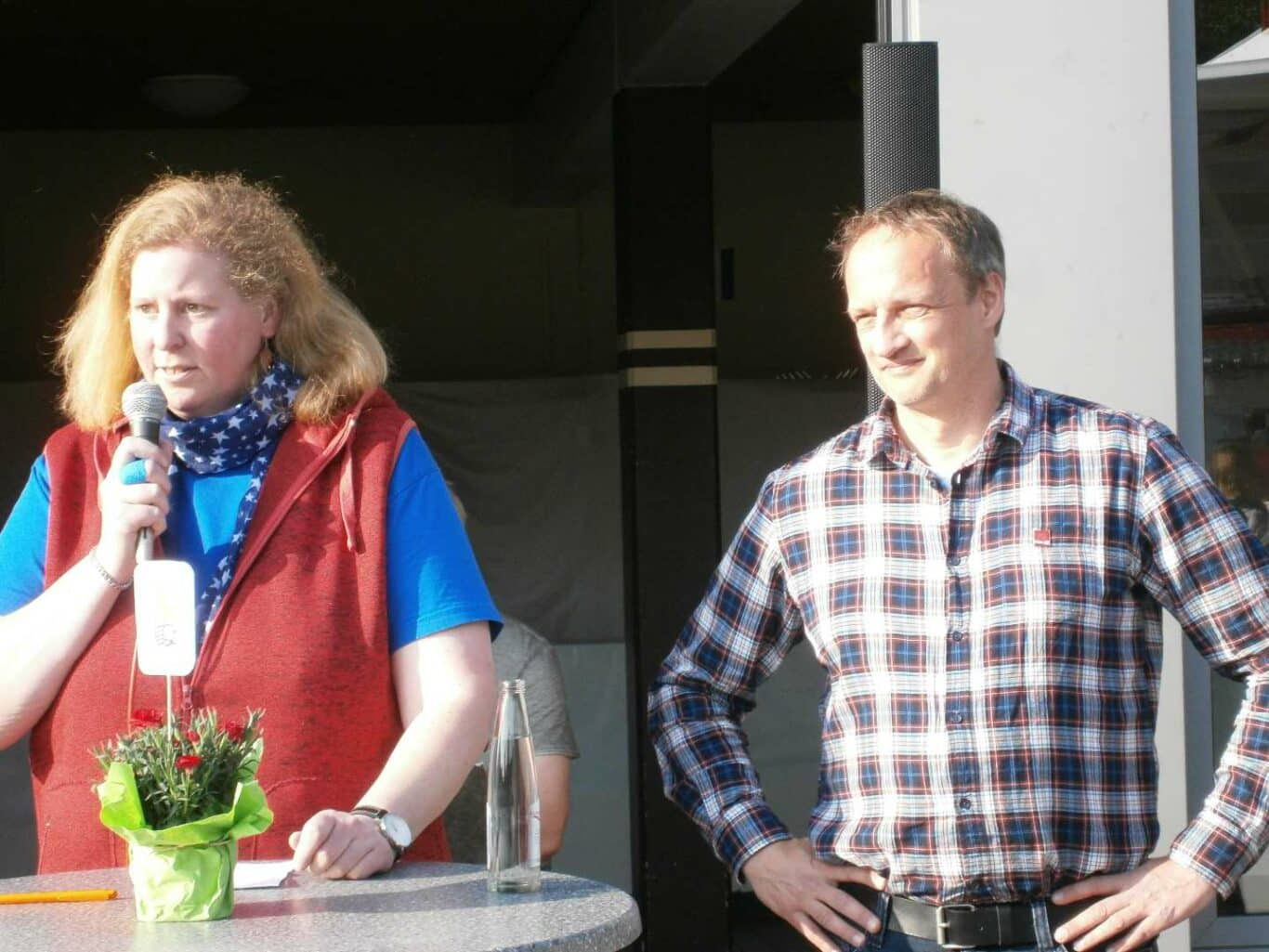 Die Vorsitzende der SPD Rohrbach Herdis Behmann und der stellvertretende Bezirksgeschäftsführer von verdi Christian Umlauf | Foto: Jan Diersmann