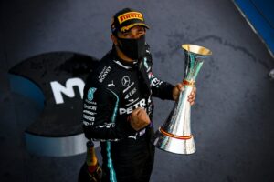 Grand Prix d'Espagne 2020, Hamilton avec trophée | Image: Images LAT