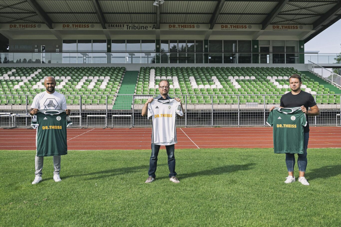 Carithasan Vijayendran (Teamsport Philipp Saar), Rafael Kowollik (FCH-Geschäftsführer), Roland Klose( adidas) | Bild: FC Homburg