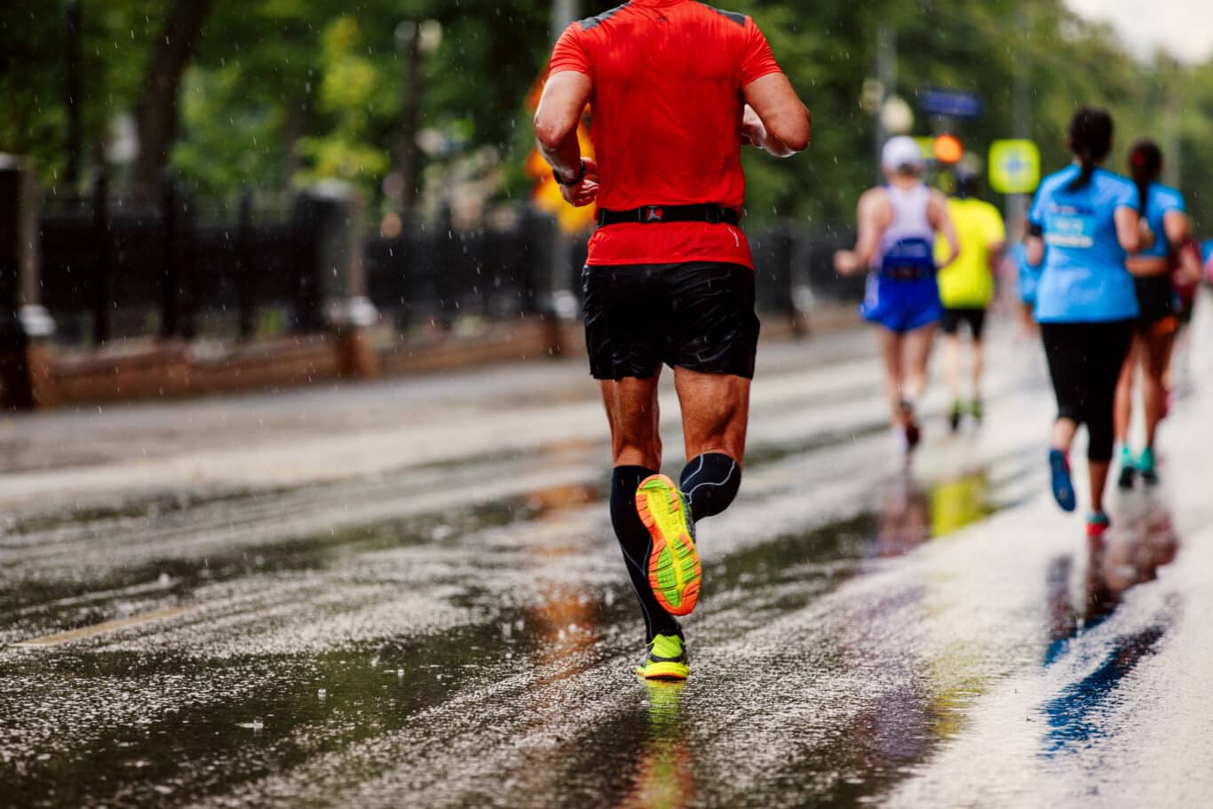 Läuferinnen und Läufer trotzten dem Regen