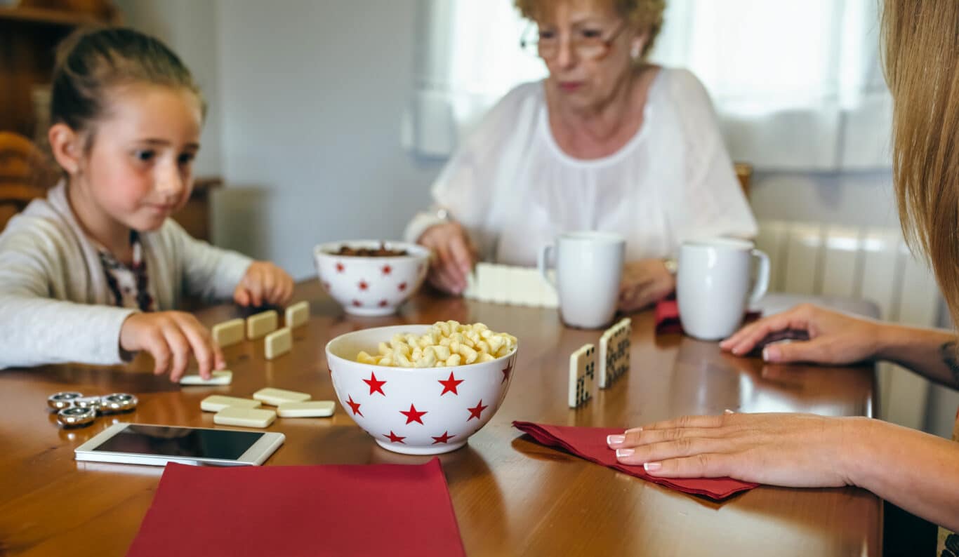 Drei Generationen beim Spielen