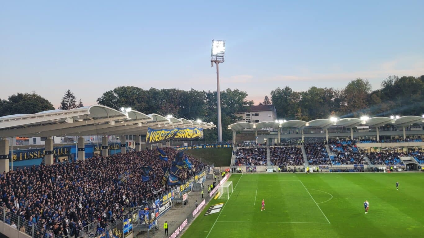 Flutlichtspiel zwischen 1. FC Saarbrücken - VfB Lübeck