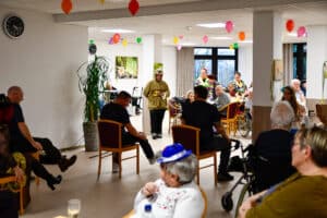 Mit Spaß, Musik und Tanz das Haus auf den Kopf gestellt AWO Sulzbach Fasching 10